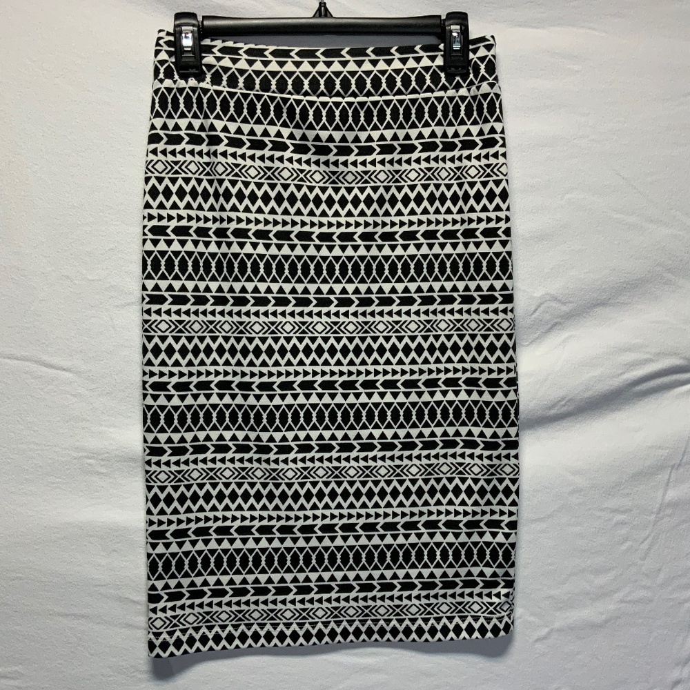 Renee C Melisa Mixed Geo Print Pencil Skirt in Black/White - Medium